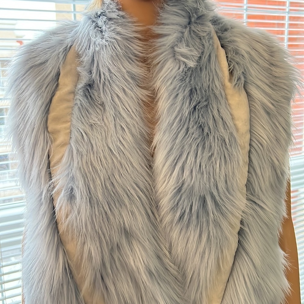 NEW:  gorgeous baby blue faux fur scarf - Picture 9 of 9
